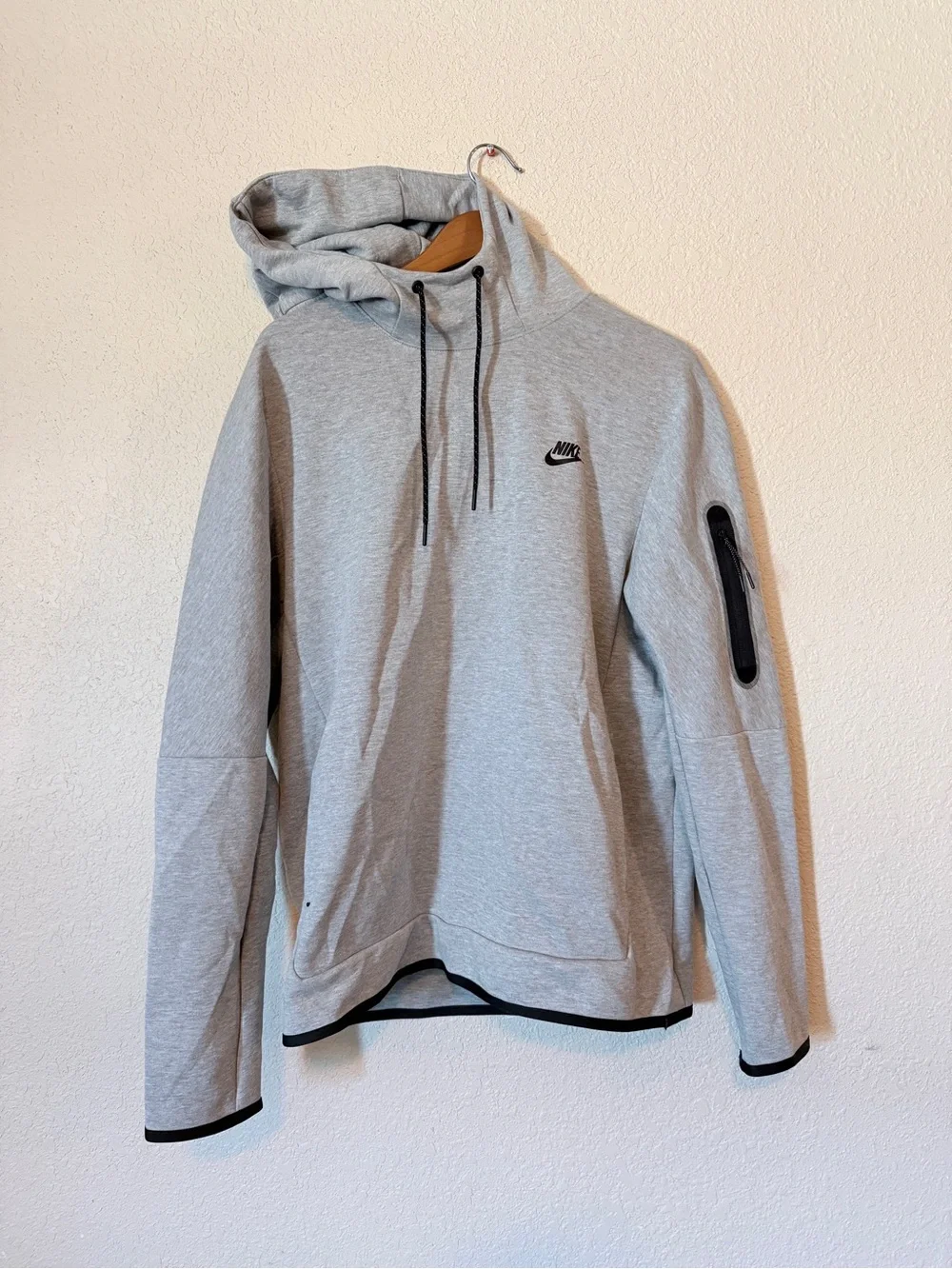 Nike Tech Light Gray Pullover Hoodie with Black Trim Size Large